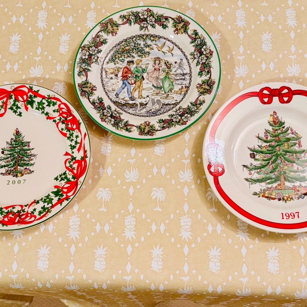Spode Christmas Holiday Collectible Plates 7 3/4”